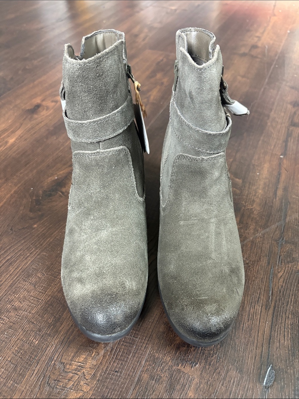 Earth Origins NWT Tori Women’s Gray Leather Ankle Bootie Round Toe Zip 9M
